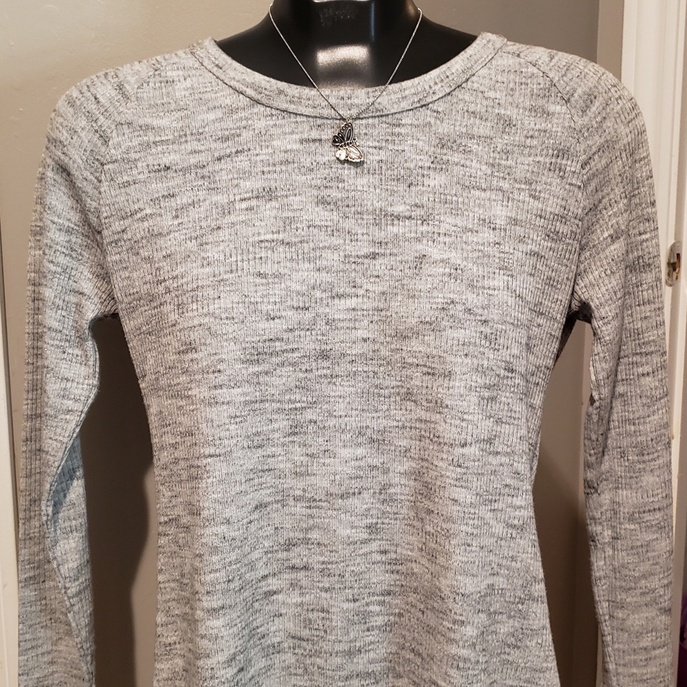 Kismet shirt size sm + butterfly necklace
